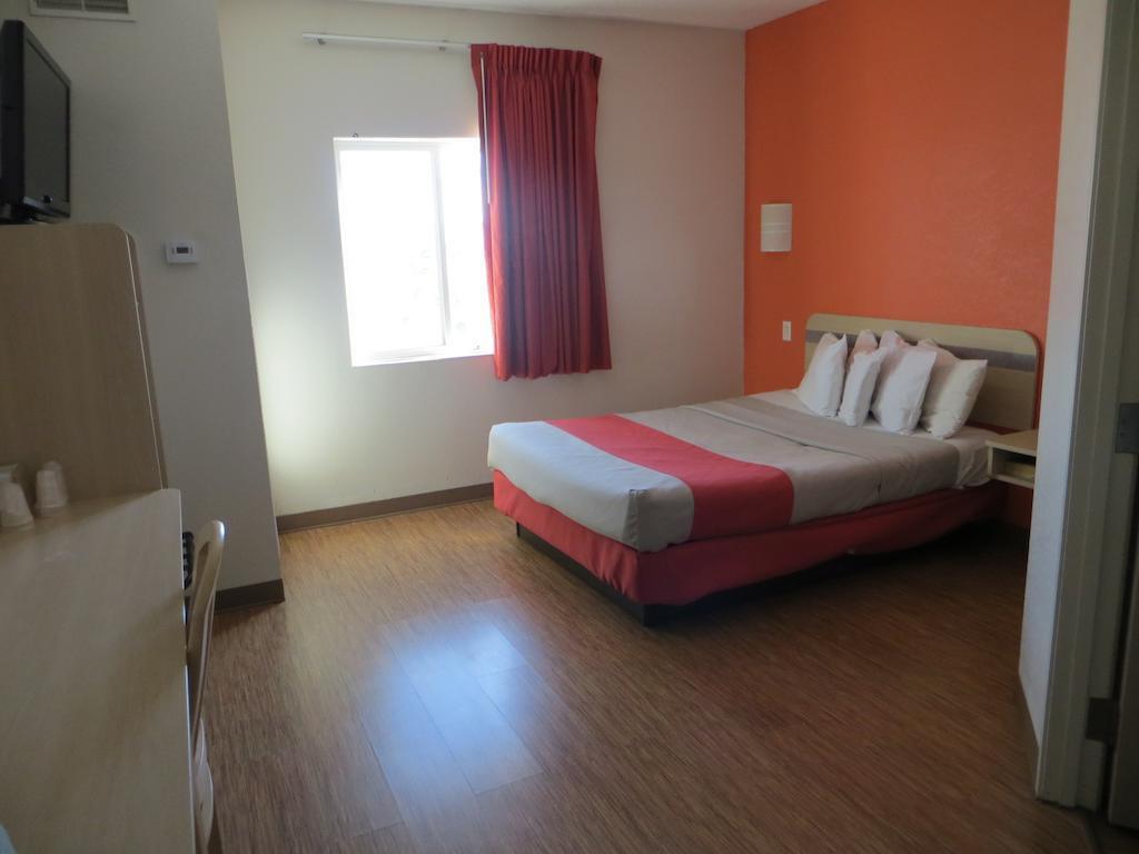 Motel 6-Minonk, Il Bilik gambar