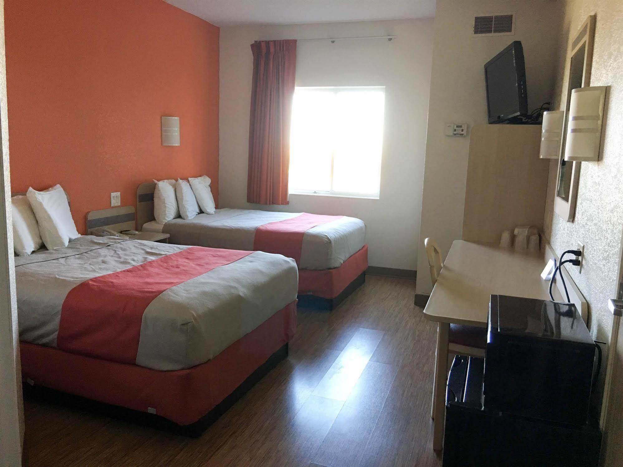 Motel 6-Minonk, Il Luaran gambar