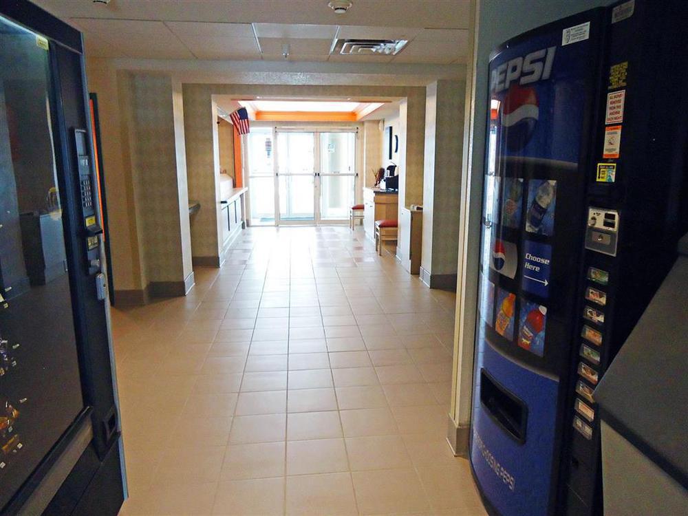 Motel 6-Minonk, Il Servis gambar
